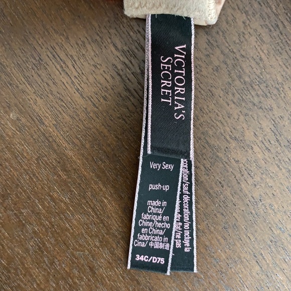 Victoria's Secret Push-Up Bra - BARELY WORN - Picture 3 of 3